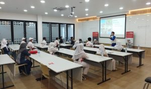 Asah Pelatihan Berkendara, Pelajar SMK Tri Mitra Karawang Kunjungi Gedung Safety Riding DAM Asah Pelatihan Berkendara, Pelajar SMK Tri Mitra Karawang Kunjungi Gedung Safety Riding DAM