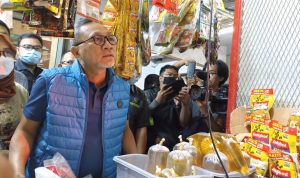 Blusukan ke Pasar Kosambi, Mendag Zulkifli Hasan Janji Migor Curah Akan Murah Kembali