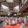Jamaah calon haji melaksanakan shalat sunah sebelum berniat umrah sunah di Masjid Aisha, Tan'im di Mekkah, Minggu (26/6). (ANTARA/HO.MCH2022)