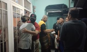 Rumah duka Siti Munawaroh di Desa Cisempur, Jatinangor, Sumedang, korban meninggal dunia bus pariwisata rombongan guru SDN Sayang yang masuk jurang di Tasikmalaya. (Yanuar/Jabar Ekspres)