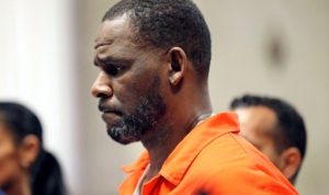 R. Kelly Divonis 30 Tahun Penjara Karena Kasus Pelecehan Seksual Pada Wanita dan Anak (AFP/ANTONIO PEREZ)