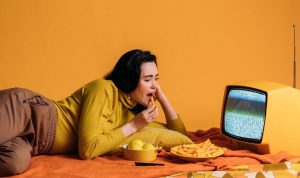 makan sembari menonton