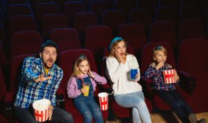 ilustrasi jadwal bioskop hari ini (freepik)