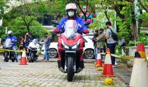 Skutik penjelajah New Honda ADV160, telah dipercaya oleh lebih dari 30 ribu konsumen di Jawa Barat.