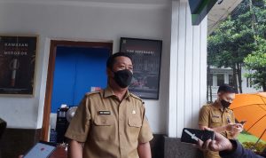Sekretaris Daerah (Sekda) Kota Bandung, Ema Sumarna tanggapi masalah sengketa lahan Dago Elos.