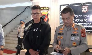 Dirut PT. PBB, Teddy Tjahjono saat beberkan mekanisme pembelian tiket pertandingan setelah mendapat izin penggunaan GBLA. Selasa (19/7).