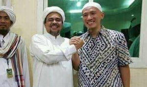 Ustaz Felix Siauw saat bersama dengan Habib Rizieq Shihab (HRS).