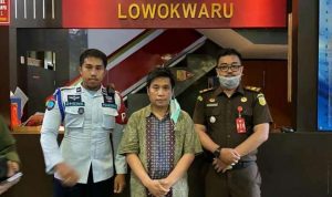 Pendiri Sekolah Selamat Pagi Indonesia (SPI) di Kota Batu, Jawa Timur, Julianto Eka Putra (tengah), terdakwa kasus pelecehan seksual terhadap siswinya, ditahan di Lapas Kelas I Lowokwaru, Kota Malang, pada Senin 11 Juni 2022.--