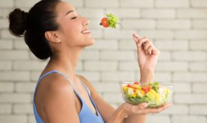 Ilustrasi melakukan upaya untuk turunkan berat badan secara alami dengan mengatur pola makanan yang tidak sembarangan. (pixabay)