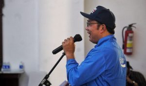 Gubernur Jawa Barat (Jabar), Ridwan Kamil saat berbicara soal harapannya dalam persiapan Pocari Sweat Run 2022, di Gedung Pakuan, Sabtu (24/7). (Deni/Jabar Ekspres