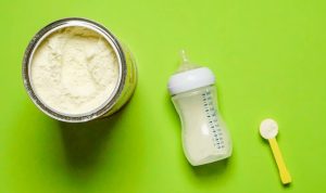 Seperangkat keperluan untuk memenuhi Nutrisi balita, yakni dengan memberikan susu farmula, berikut daftar harganya secara lengkap (freepik)