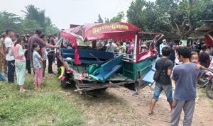 Kondisi Odong-odong yang rusak parah karena ditabrak kereta api, hingga menyebabkan keceakaan maut terjadi, 9 orang tewas.