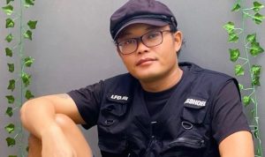Komedian Sule sempat emosi saat Penyanyi dangdut IIS dahlia menanyakan siapa yang meneponnya. (jpnn)