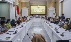 Tim Korsupgah KPK Jabar Evaluasi Penyerahan PSU di Kota Bogor Saat tim Korsupgah KPK RI Wilayah II Jawa Barat menyambangi Balai Kota Bogor, Selasa (26/07). (Yudha Prananda / Dok. Humas Pemkot Bogor)