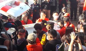 Makam Berhasil di Bongkar, Begini Kondisi Jasad Brigadir J Setelah di Kubur 16 Hari Jenazah Brigadir J saat akan dibawa ke RSrumah sakit Sungai Bahar Jambi untuk jalani autopsi ulang. Foto: Jambi independent--