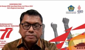 TANGKAPAN LAYAR: Kepala Perwakilan Kemenkeu Jabar, Tavianto Noegroho dalam konferensi pers virtual Kinerja APBN Jabar Bulan Juni Tahun 2022, pada Kamis (28/7). (Nizar/Jabar Ekspres)
