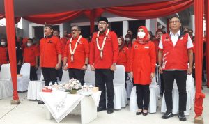 Hasto Kristiyanto Tinjau Bumi Marhaenis Kota Bandung KOMPAK: Sekjend PDIP Hasto Kristiyanto didampingi Ketua DPD PDIP Jabar Ono Surono dan Ketua DPC PDIP Kota Bandung Achmad Nugraha saat peninjauan Bumi Marhaenis, Senin (11/7).