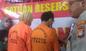 Pasutri yang Merantai Anaknya Resmi jadi Tersangka dan Ditahan, Nih Orangnya Pasutri yang Merantai Anaknya Resmi jadi Tersangka dan Ditahan, Nih Orangnya