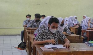 Illustrasi Kegiatan Belajar Mengajar di sekolah Setelah melalui proses PPDB SD SMP 2022. (Deni Armansyah/Jabar Ekspres)