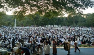 Salat Idul Adha Jamaah Muhammadiyah Bogor Terpusat di Lapangan Sempur Ribuan Jamaah Muhammadiyah melaksanakan Salat Idul Adha 1443 Hijriah di Lapangan Sempur, Sabtu (08/07). (Yudha Prananda)
