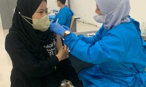 Pengmas Fakultas Kedokteran Unjani Gelar Vaksin Booster Bagi Warga Usia 18 Tahun Keatas Pengmas Fakultas Kedokteran Unjani Gelar Vaksin Booster Bagi Warga Usia 18 Tahun Keatas