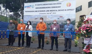 PT Rohto Laboratories Indonesia Investasikan Rp120 M untuk Tingkatkan Produksi Obat Tetes Mata Jajaran Direksi PT Rotho Labolatories Indonesia siap menambah kapasitas produski obat tetes mata untuk masyarakat Indonesia.