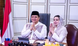 Ketua Partai Golkar airlangga Hartarto beserta istri mengucapkan Selamat Idul Adha 1443 Hijriyah.