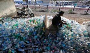 India Mulai Melarang Penggunaan Plastik Sekali Pakai India Mulai Melarang Penggunaan Plastik Sekali Pakai (Aljazeera)