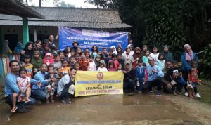 Jamah Warga Terisolir Pasca Banjir Bandang, PB Inspira-JMI Bogor Raya Sebar Bantuan dari Kapolri Jamah Warga Terisolir Pasca Banjir Bandang, PB Inspira-JMI Bogor Raya Sebar Bantuan dari Kapolri