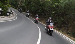 Begini Cara Naik Motor Matik di Tanjakan dan Turunan