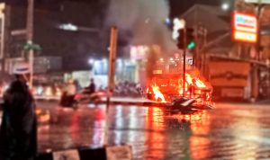 Angkot di Bogor Kebakaran Saat Hujan Deras