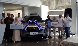 Dua Warga Bandung Dapat Kejutan Unit Mobil dan Tiket Umrah dari Hyundai