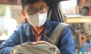 Heboh Pelecehan Seksual di Angkot, Pria Berkacamata Diduga Raba Dada Penumpang Wanita Heboh Pelecehan Seksual di Angkot, Pria Berkacamata Diduga Raba Dada Penumpang Wanita