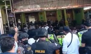Penangkapan Anak Kiai di Jombang, Polisi Amankan 60 Orang Penangkapan Anak Kiai di Jombang, Polisi Amankan 60 Orang
