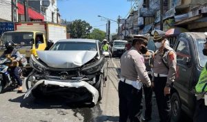 Kecelakaan Beruntun di Pasir Koja Libatkan 4 Mobil dan 3 Sepeda Motor