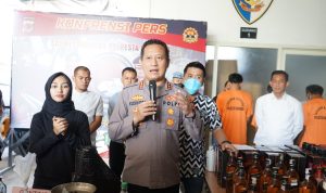 Polresta Bandung Berhasil Ringkus Pembuat Sekaligus Pengedar Miras Impor Oplosan, Ratusan Botol Diamankan