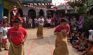 Ide Lomba 17 Agustus Kocak, Lomba Fashin Show, Lomba Rias Suami dan Lain-lain