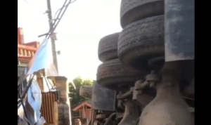 Tabrak Pagar, Truk Molen Terguling di Pangragajian Kabupaten Bandung Tabrak Pagar, Truk Molen Terguling di Pangragajian Kabupaten Bandung