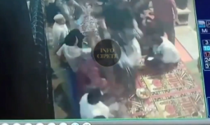 Viral Video Pengendara Motor Terobos Jamaah Tahlilan dan Lindas Hidangan