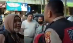 Tak Terima Ditilang, Mahasiswi Tendang dan Gigit Polisi