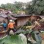 Longsor di Cibogor Timpa Dua Rumah Warga hingga Rusak Berat