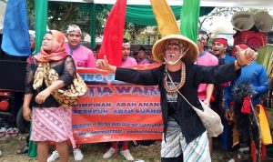 Ilustrasi kesenian: Festival Seni Benjang di Desa Ciporeat, Kecamatan Cilengkrang, Kabupaten Bandung. (Yanuar/Jabar Ekspres)