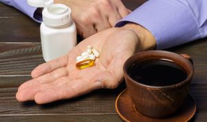 Konsumsi obat seusai minum kopi ternata bisa menimbulkan bahaya. (pixabay)