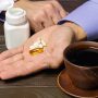 Konsumsi obat seusai minum kopi ternata bisa menimbulkan bahaya. (pixabay)