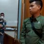 Tangkapan layar video Youtube yang menunjukkan perlakuan Gibran membela warganya dengan menyuruh anggota Paspamres pelaku pemukulan meminta maaf di media. (youtube daerah Solo)