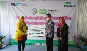 Ikatan Istri Karyawan Pegadaian (IIKP) Berikan Bantuan Untuk Para Lansia Simbolis penyerahan bantuan untuk lansia dari Ikatan Istri Karyawan Pagadaian (IIKP) (ist)
