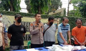 Puluhan Siswa yang Saksikan Paman Tikam Keponakan di Kelas akan Ikuti Trauma Healing Kapolsek Sunggal Kompol Chandra Yudha Pranata saat memaparkan kasus pembunuhan S,12, di Mapolsek Sunggal, Sabtu (13/8). Foto: Finta Rahyuni/JPNN.com