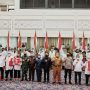 Puluhan mantan anggota Khilafatul Muslimin berikrar akan setia kepada Negara Kesatuan Republik Indonesia (NKRI) di saksikan Gubernur Lampung Arinal Djunaidi dan Forkompinda Provinsi Lampung pada Senin, 15 Agustus 2022.- (ist)