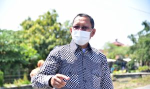 BERI KETERANGAN: Anggota Komisi IV DPRD Jabar, Daddy Rohanady berikan keterangan kepada media beberapa waktu lalu. Daddy menilai koalisi Gerindra dan PKB dilatarbelakangi keinginan menyatukan dua kekuatan besar di Indonesia. Yakni: nasionalis dan religius. (Dok Jabar Ekspres)