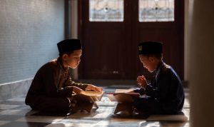 Ilustrasi Anak-anak sedang belajar mengaji dan menghafal al quran. (pixabay)